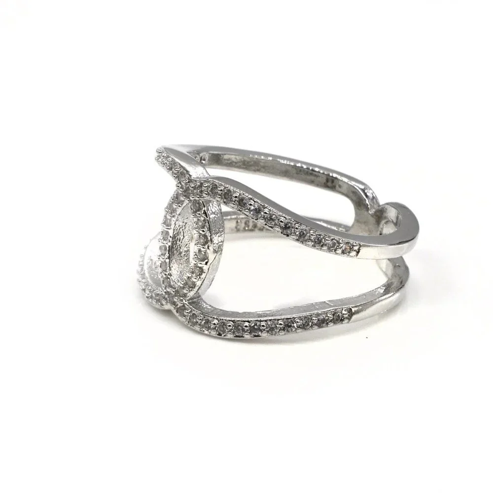 Silver ring with rhinestone. - Picture 2 of 3